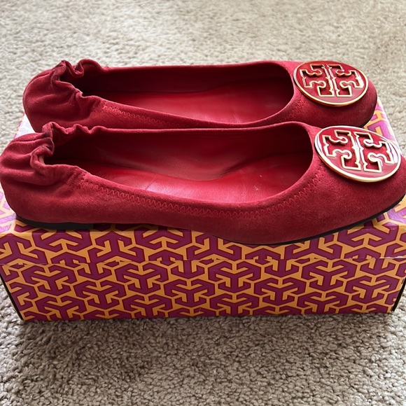 Tory Burch Red Suede Reva Flat 9 - Picture 6 of 15